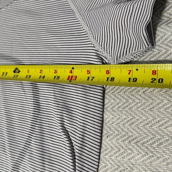Lululemon Swiftly Tech T-Shirt Womens 10 Gray Activewear Gym Yoga Running - Picture 6 of 10